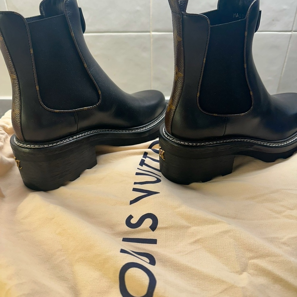 Louis Vuitton Authentic Ankle Boot - Picture 4 of 8